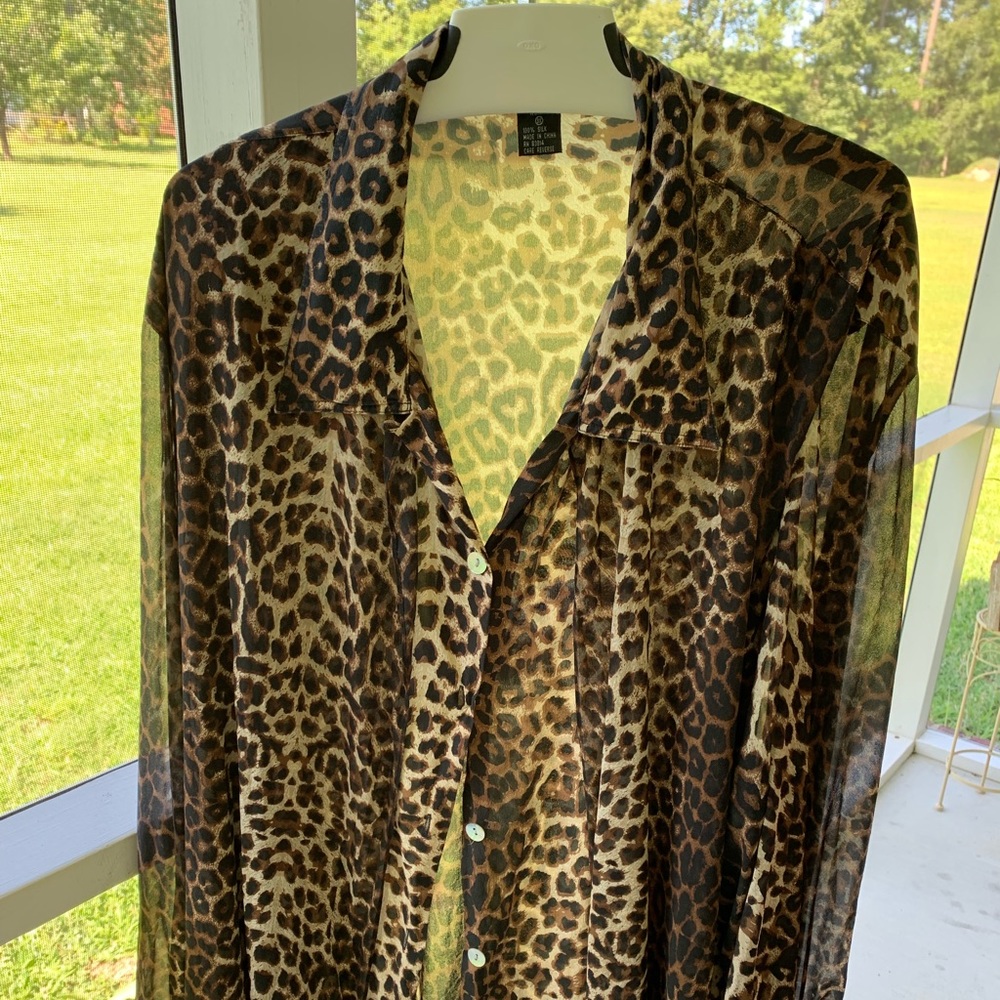 Gorgeous Woman’s silk top!